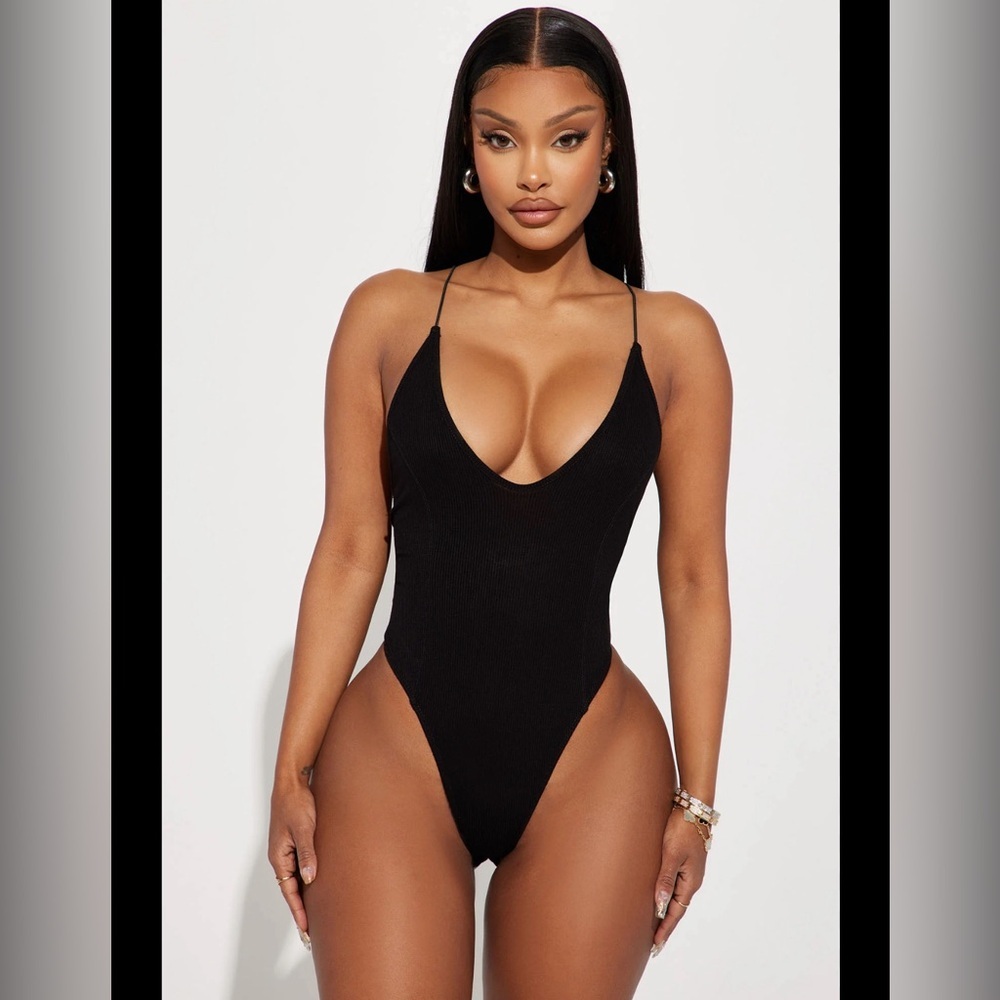 Black crossed back bodysuit ✨